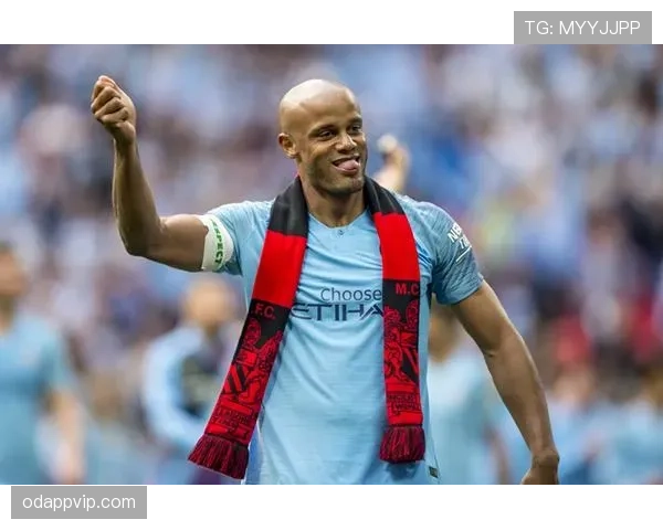 孔帕尼下场聊天比踢球还讲究，难怪工资开到天价了